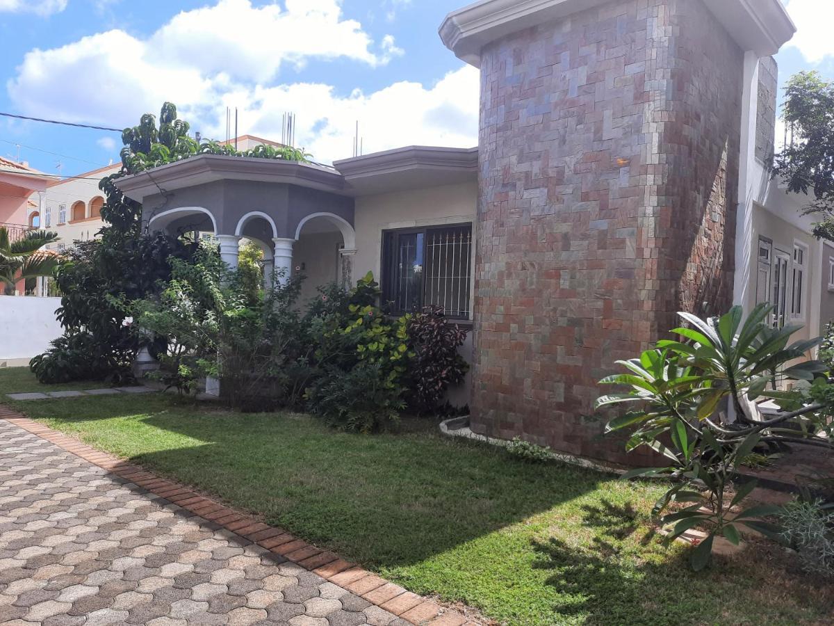 Cardamon Villa Is A 2 Bedroom With 1 Bathroom And Seperate Toilet Detached House With Ac And Swimming Pool , 5 Minutes Walk From Flic En Flac Public Beach Zewnętrze zdjęcie
