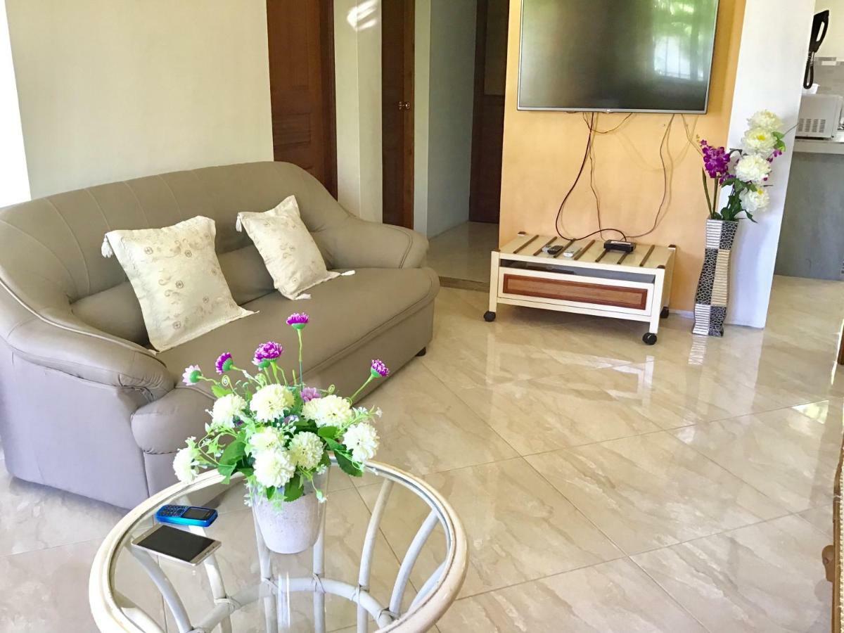 Cardamon Villa Is A 2 Bedroom With 1 Bathroom And Seperate Toilet Detached House With Ac And Swimming Pool , 5 Minutes Walk From Flic En Flac Public Beach Zewnętrze zdjęcie