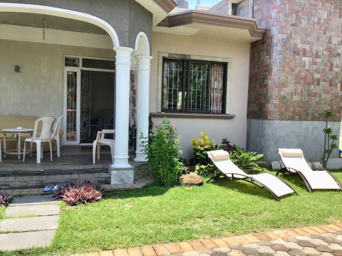 Cardamon Villa Is A 2 Bedroom With 1 Bathroom And Seperate Toilet Detached House With Ac And Swimming Pool , 5 Minutes Walk From Flic En Flac Public Beach Zewnętrze zdjęcie