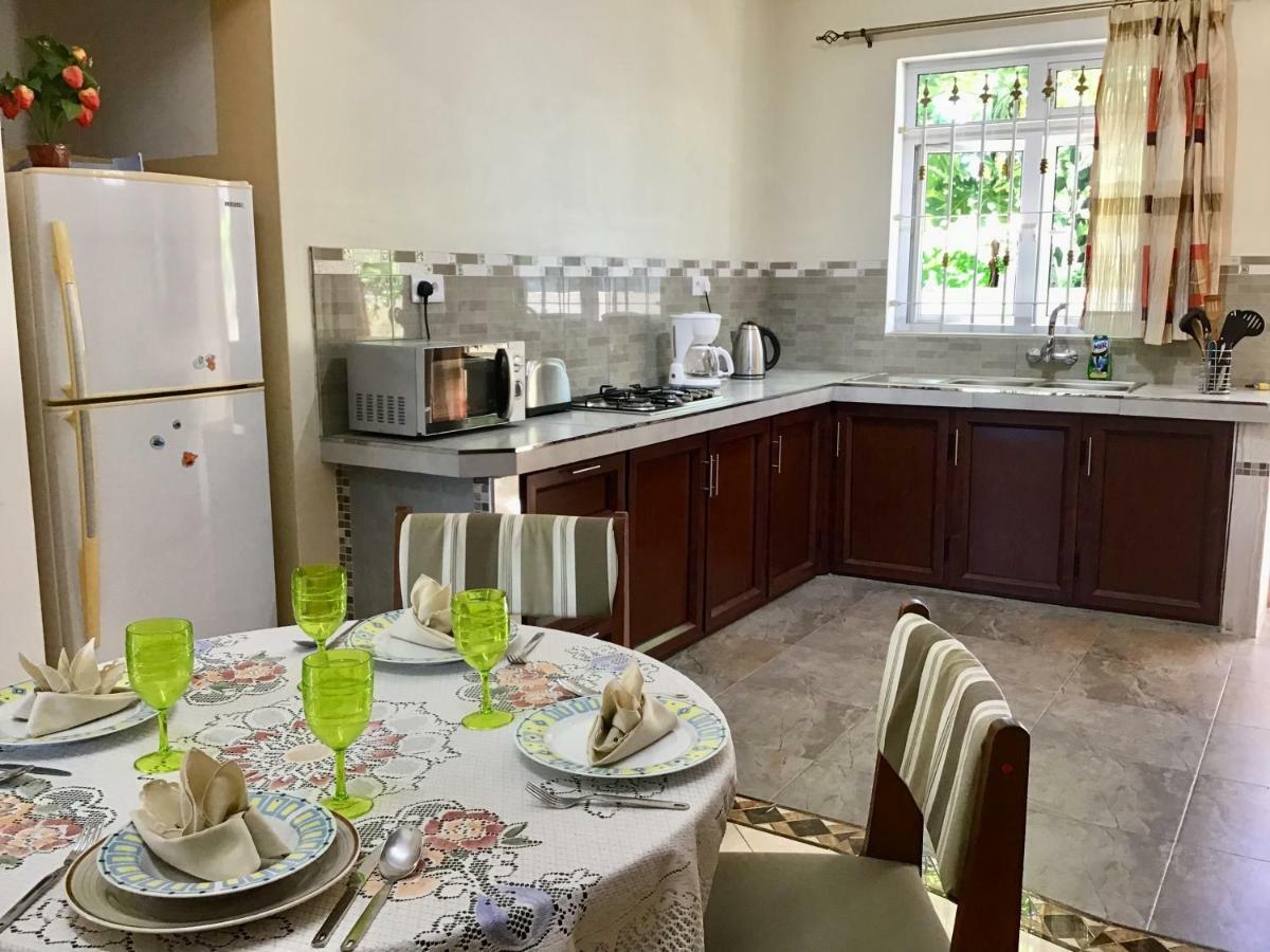 Cardamon Villa Is A 2 Bedroom With 1 Bathroom And Seperate Toilet Detached House With Ac And Swimming Pool , 5 Minutes Walk From Flic En Flac Public Beach Zewnętrze zdjęcie